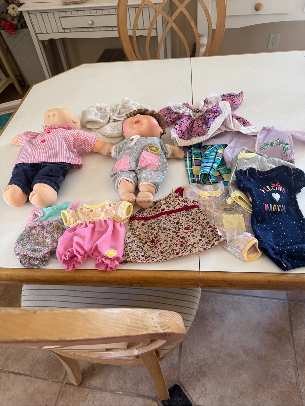 Cabbage Patch Dolls and clothes bundle